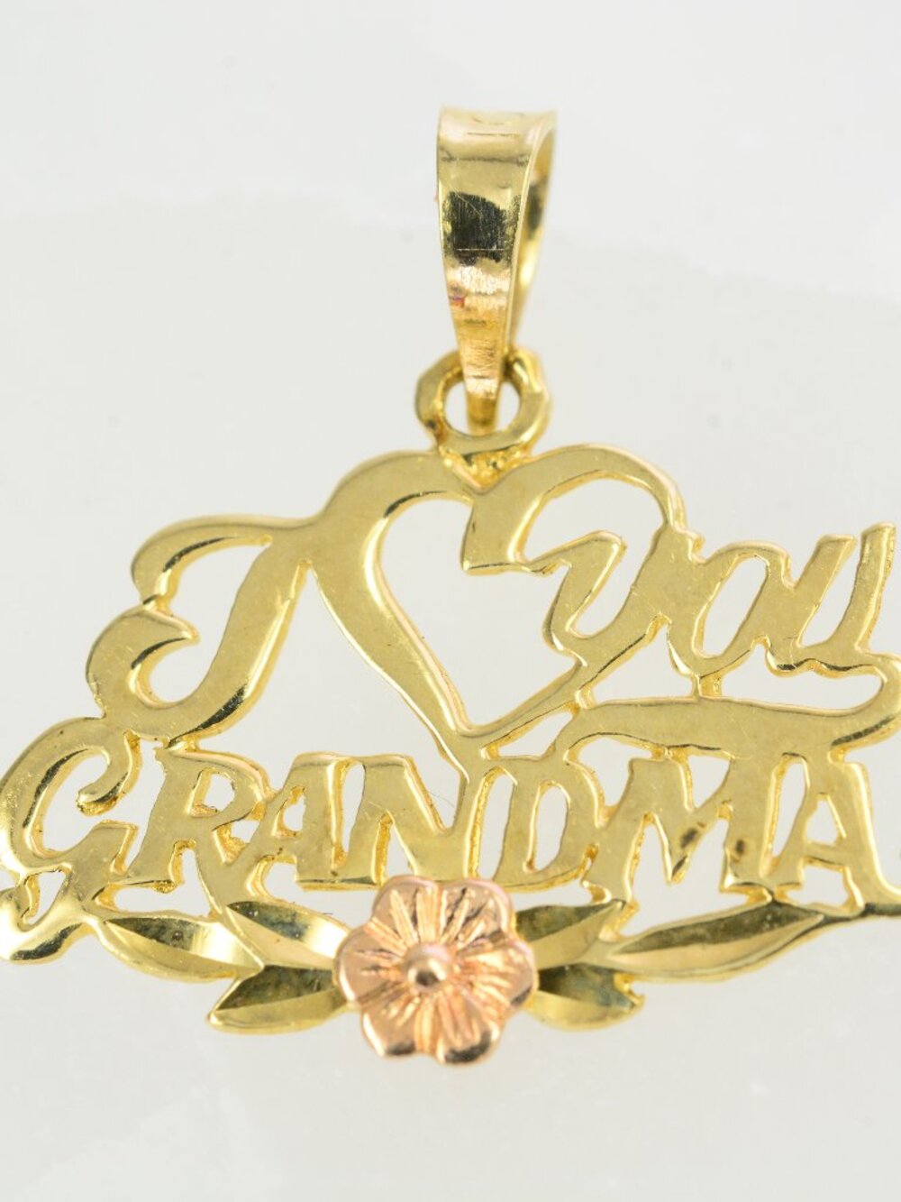 10k "I <3 Grandma" Pendant - Picture 4 of 8